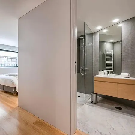 New Lux 2br Flat W/free Parking - Cedofeita Porto