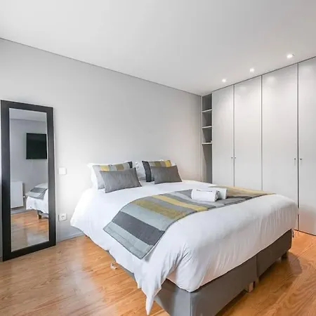 New Lux 2br Flat W/free Parking - Cedofeita Apartment
