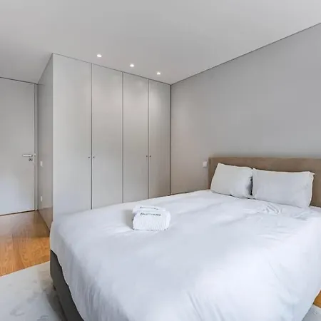 New Lux 2br Flat W/free Parking - Cedofeita *