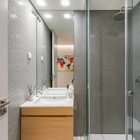 New Lux 2br Flat W/free Parking - Cedofeita Apartment *